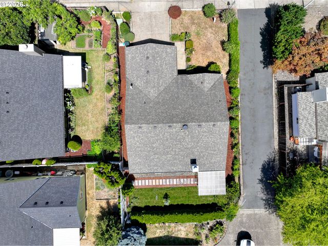 17440 Sw STARK St, Beaverton, OR 97006