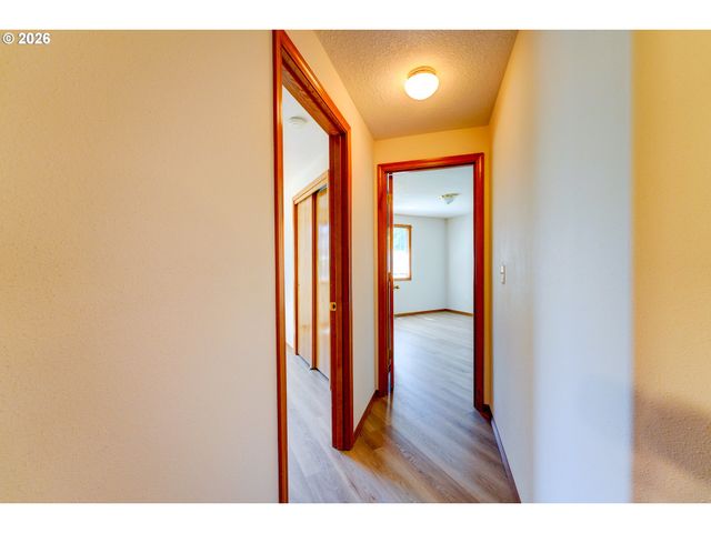 17440 Sw STARK St, Beaverton, OR 97006