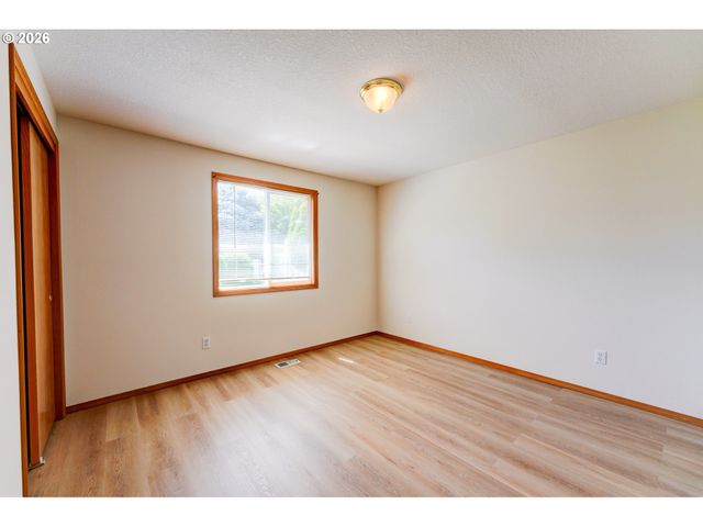 17440 Sw STARK St, Beaverton, OR 97006