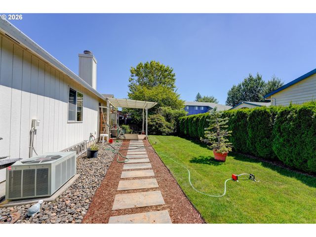 17440 Sw STARK St, Beaverton, OR 97006