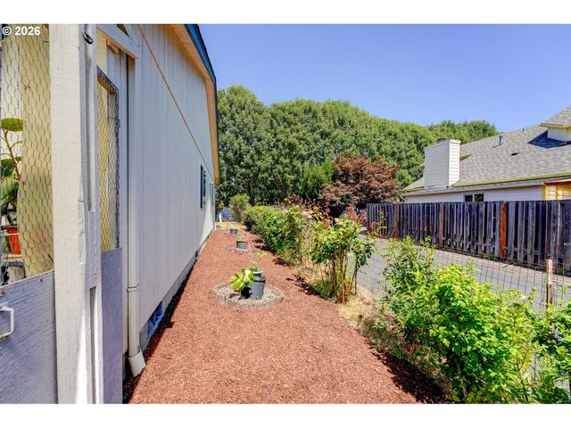 17440 Sw STARK St, Beaverton, OR 97006