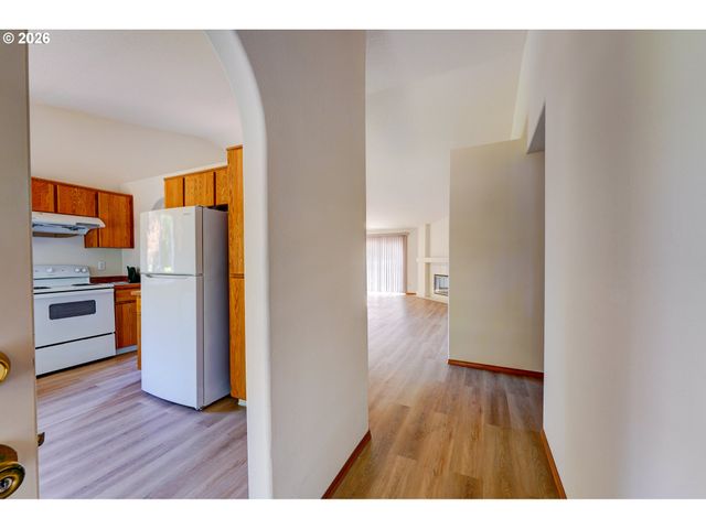 17440 Sw STARK St, Beaverton, OR 97006