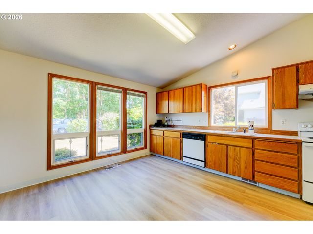 17440 Sw STARK St, Beaverton, OR 97006
