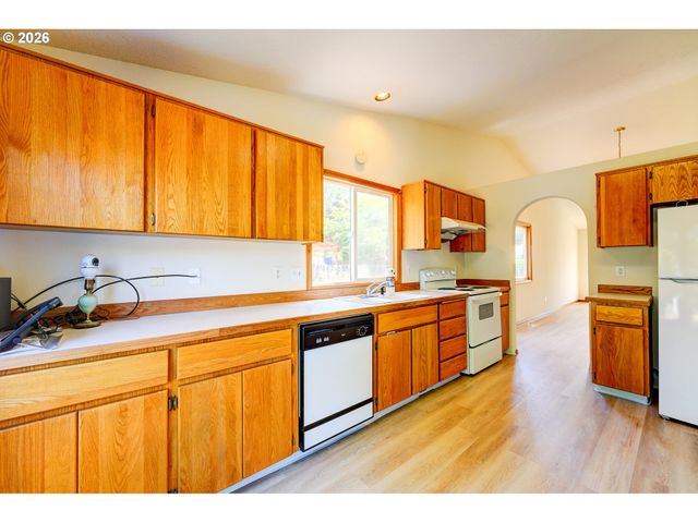 17440 Sw STARK St, Beaverton, OR 97006