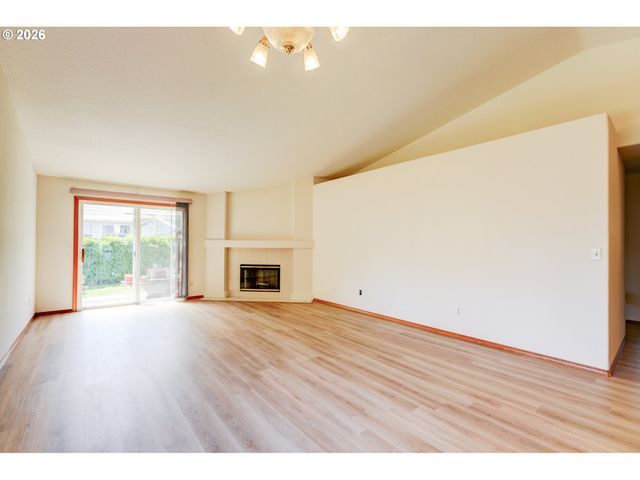 17440 Sw STARK St, Beaverton, OR 97006