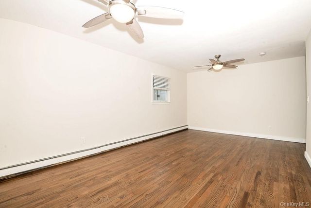 11 Akron Place, Shoreham, NY 11786