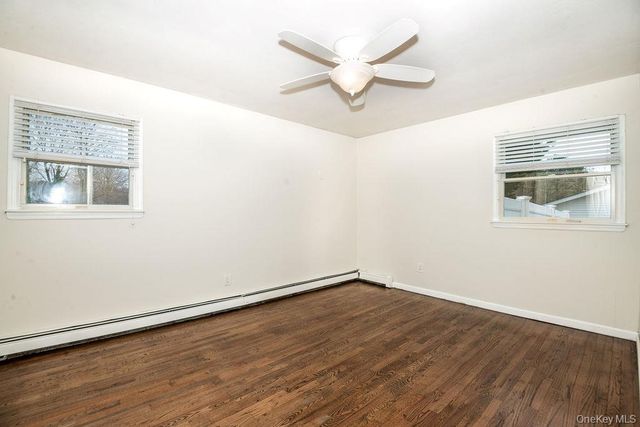 11 Akron Place, Shoreham, NY 11786