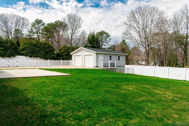 11 Akron Place, Shoreham, NY 11786