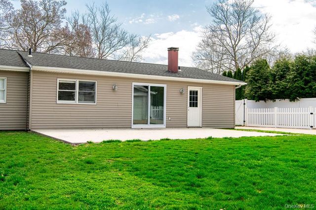 11 Akron Place, Shoreham, NY 11786