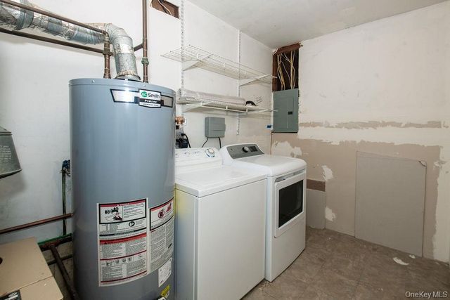 11 Akron Place, Shoreham, NY 11786