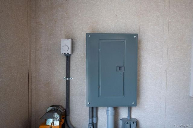 11 Akron Place, Shoreham, NY 11786