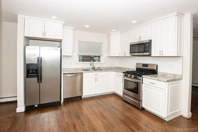 11 Akron Place, Shoreham, NY 11786