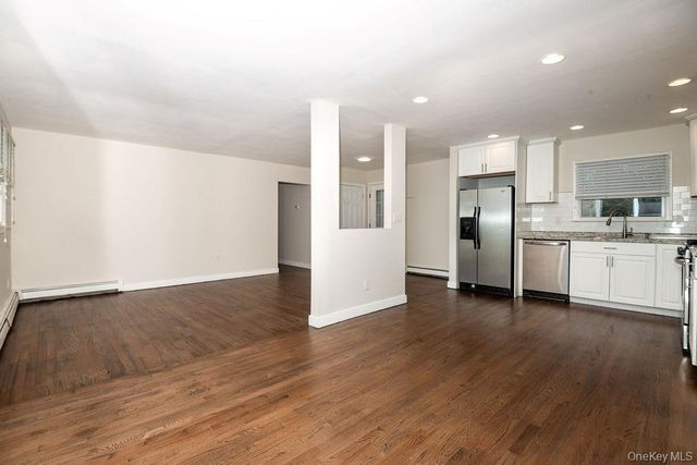 11 Akron Place, Shoreham, NY 11786