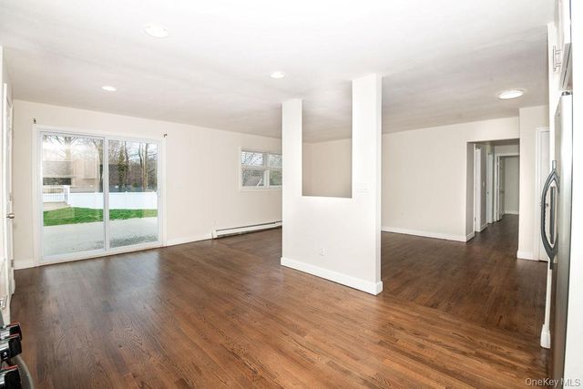 11 Akron Place, Shoreham, NY 11786