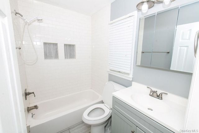 11 Akron Place, Shoreham, NY 11786