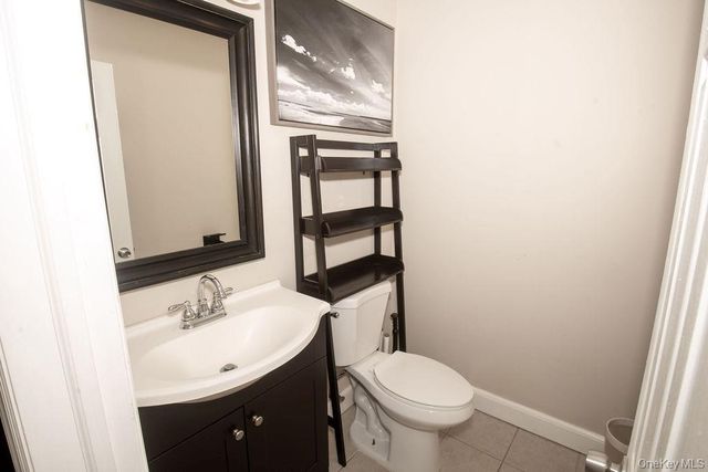 11 Akron Place, Shoreham, NY 11786