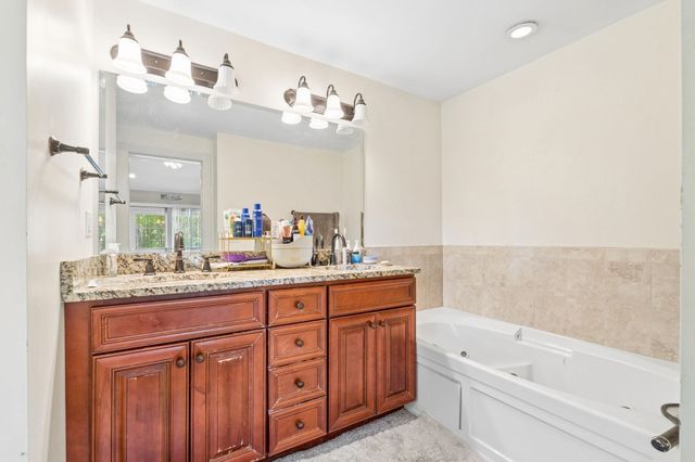 811 Chase Rd, Lunenburg, MA 01462