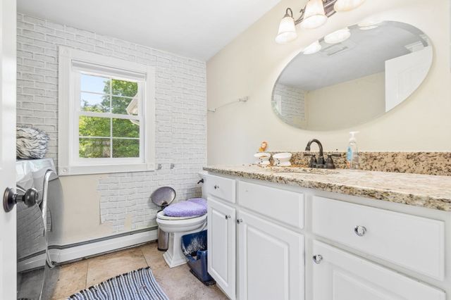 811 Chase Rd, Lunenburg, MA 01462