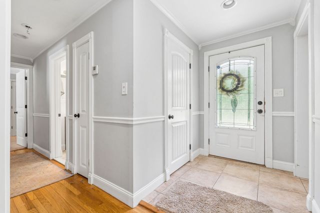 811 Chase Rd, Lunenburg, MA 01462