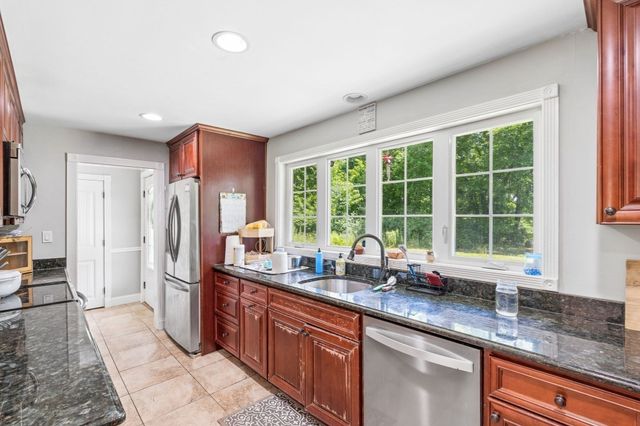 811 Chase Rd, Lunenburg, MA 01462