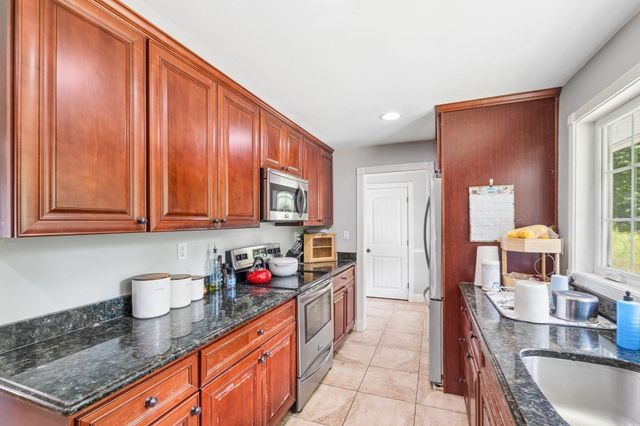 811 Chase Rd, Lunenburg, MA 01462
