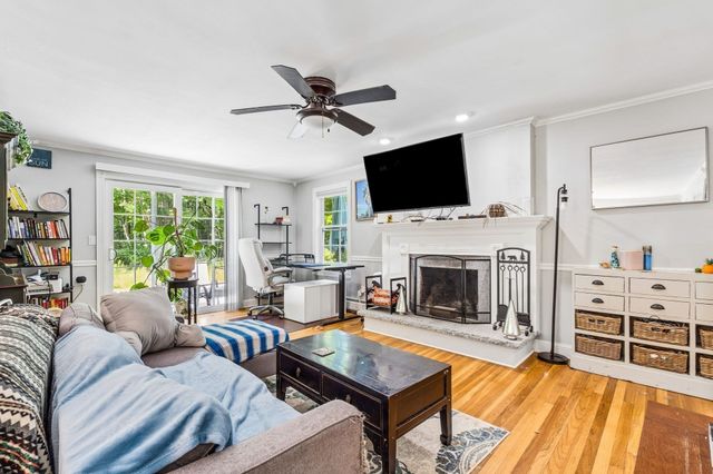 811 Chase Rd, Lunenburg, MA 01462