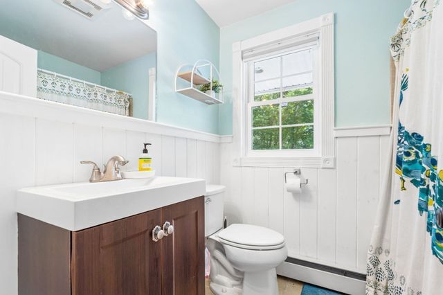 811 Chase Rd, Lunenburg, MA 01462