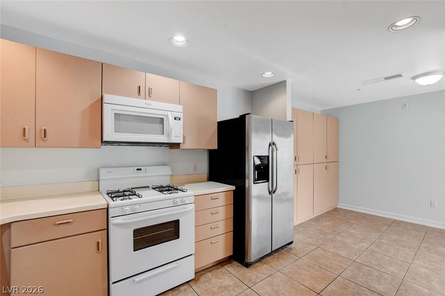230 East Flamingo Road 404, Las Vegas, NV 89169
