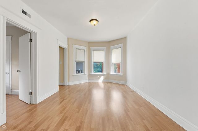 4026 N Kimball Avenue, Chicago, IL 60618