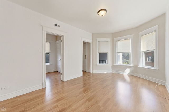 4026 N Kimball Avenue, Chicago, IL 60618