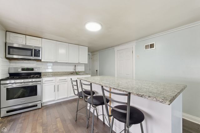 4026 N Kimball Avenue, Chicago, IL 60618