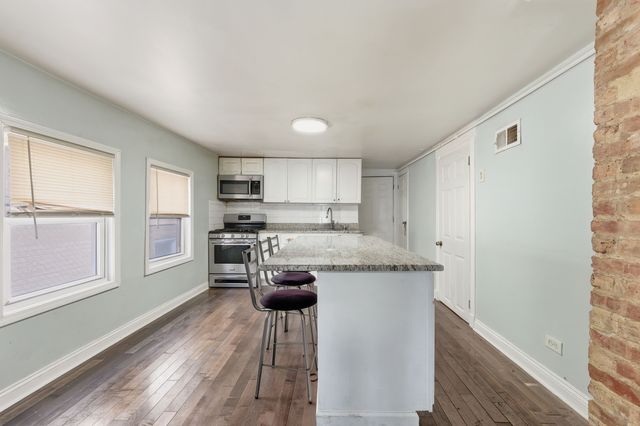 4026 N Kimball Avenue, Chicago, IL 60618