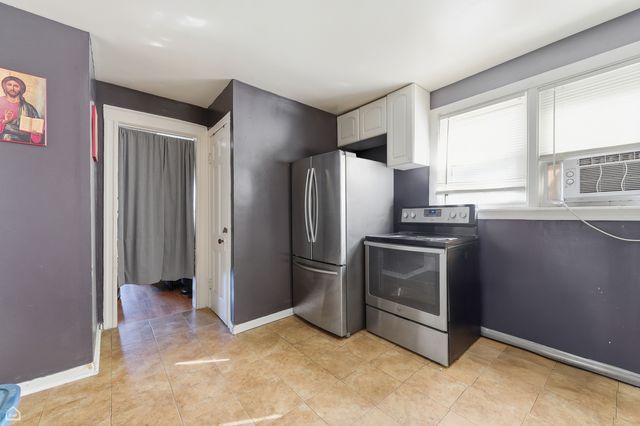 4026 N Kimball Avenue, Chicago, IL 60618