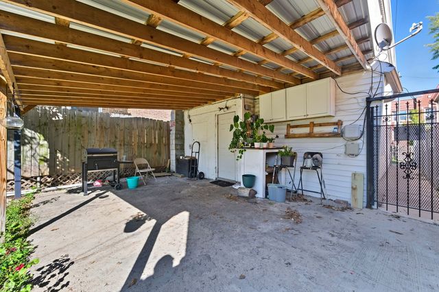 4026 N Kimball Avenue, Chicago, IL 60618