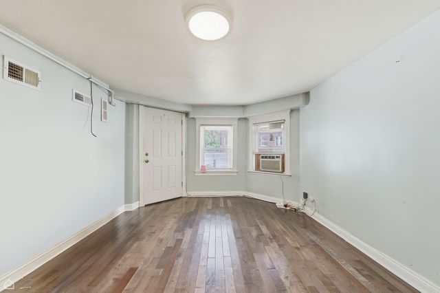 4026 N Kimball Avenue, Chicago, IL 60618