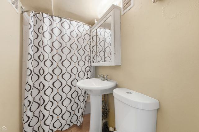 4026 N Kimball Avenue, Chicago, IL 60618