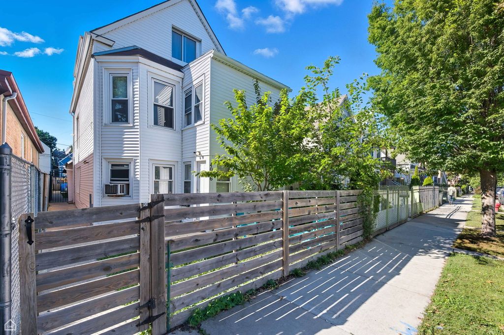 4026 N Kimball Avenue, Chicago, IL 60618