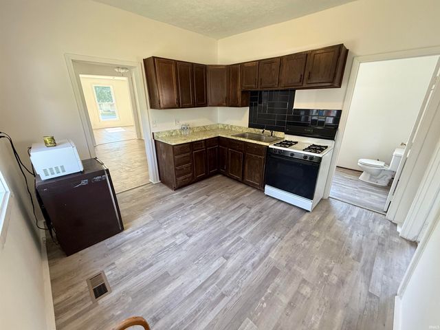 320 W Clay Street, Logansport, IN 46947