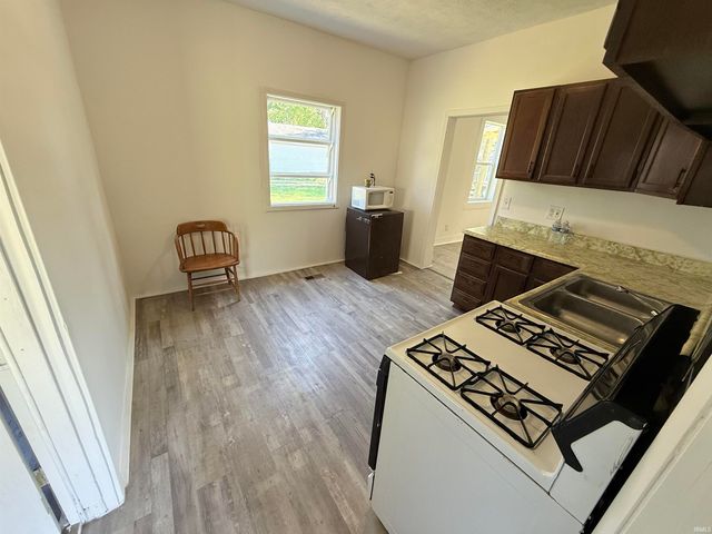 320 W Clay Street, Logansport, IN 46947