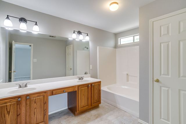 2875 Grandview Drive, Grand Prairie, TX 75052