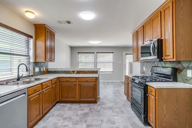 2875 Grandview Drive, Grand Prairie, TX 75052