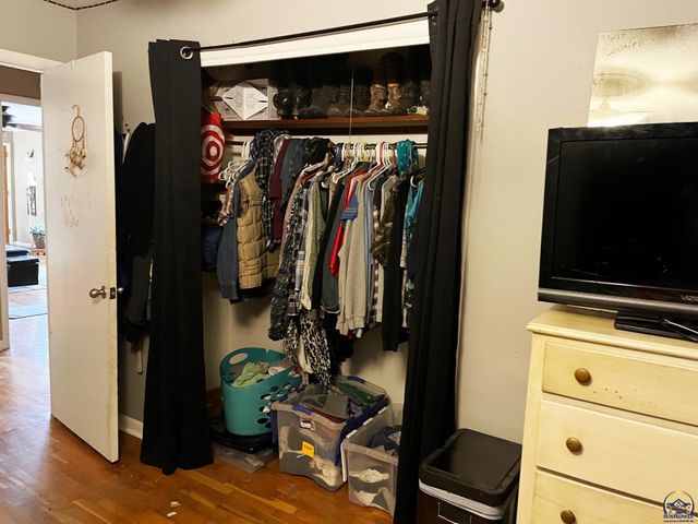 1129 SW Prairie RD, Topeka, KS 66604