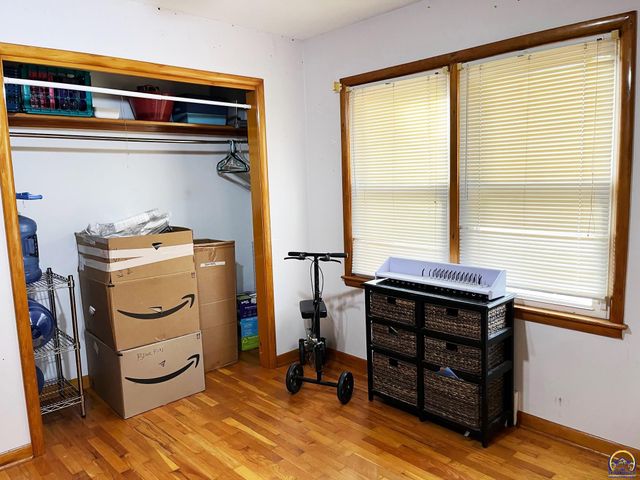 1129 SW Prairie RD, Topeka, KS 66604