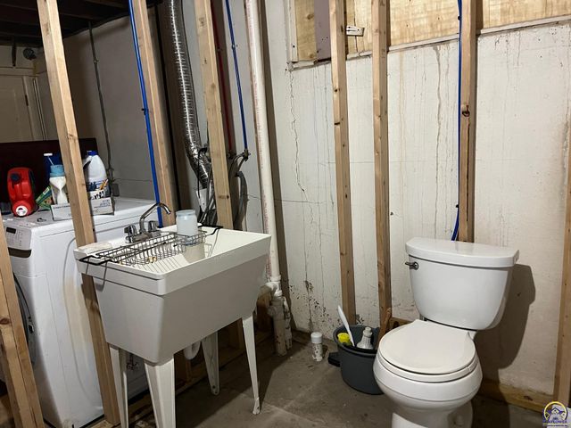 1129 SW Prairie RD, Topeka, KS 66604