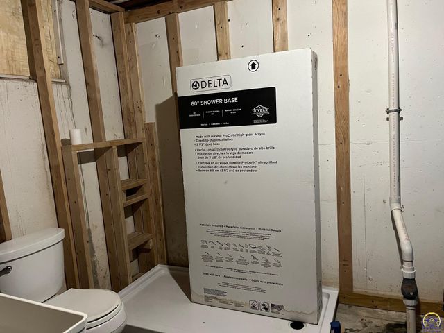 1129 SW Prairie RD, Topeka, KS 66604