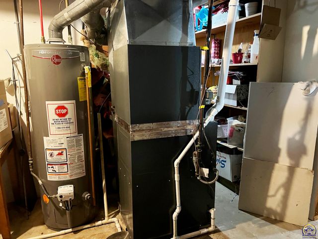 1129 SW Prairie RD, Topeka, KS 66604