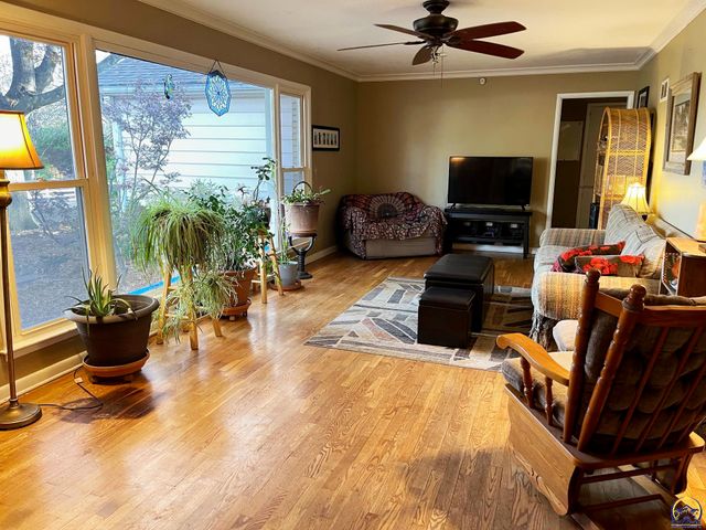 1129 SW Prairie RD, Topeka, KS 66604