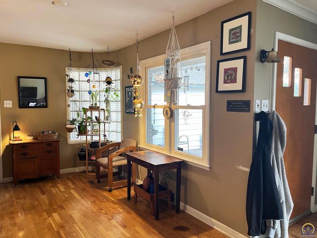 1129 SW Prairie RD, Topeka, KS 66604