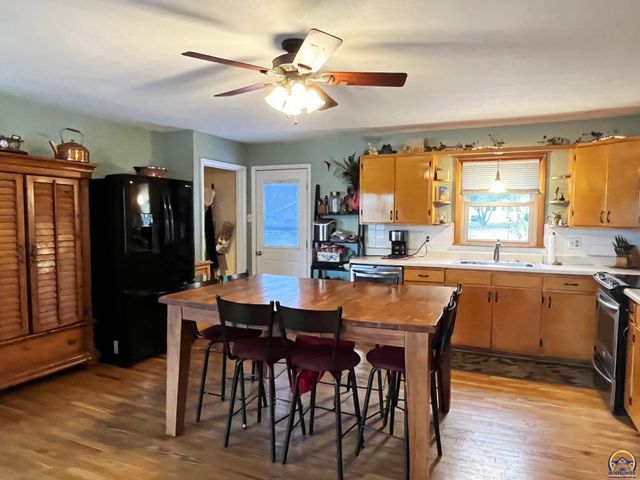 1129 SW Prairie RD, Topeka, KS 66604