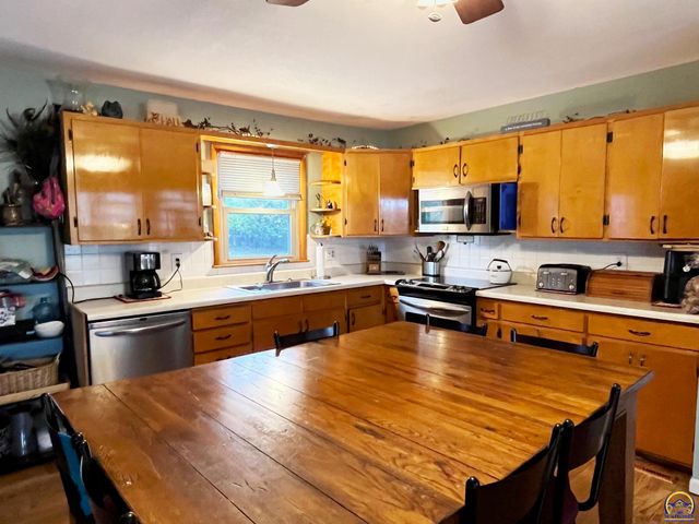 1129 SW Prairie RD, Topeka, KS 66604